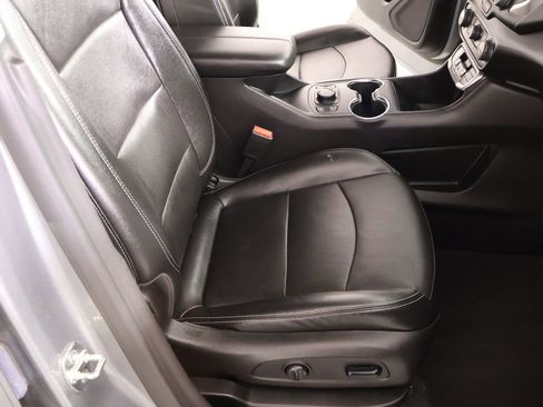 Used 2024 GMC Terrain SLT image 13