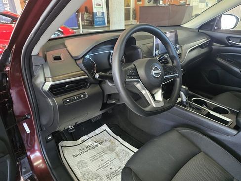 Used 2024 Nissan Altima 2.5 SV image 8