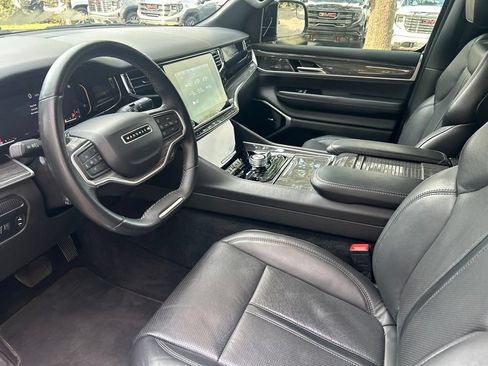 Used 2022 Jeep Wagoneer Series III w/ Premium Group I AWD/4WD image 10