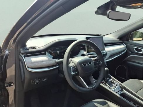 Used 2023 Jeep Compass Latitude AWD/4WD image 15