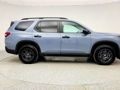 Used 2024 Honda Pilot TrailSport image 4