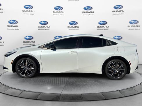 Used 2024 Toyota Prius XLE FWD image 3