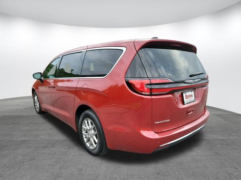 Used 2025 Chrysler Pacifica Select FWD image 31