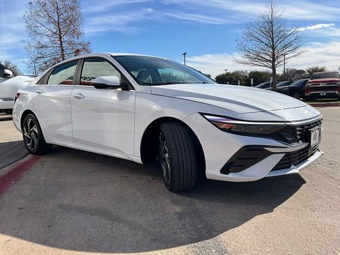 Used 2025 Hyundai Elantra Limited image 5