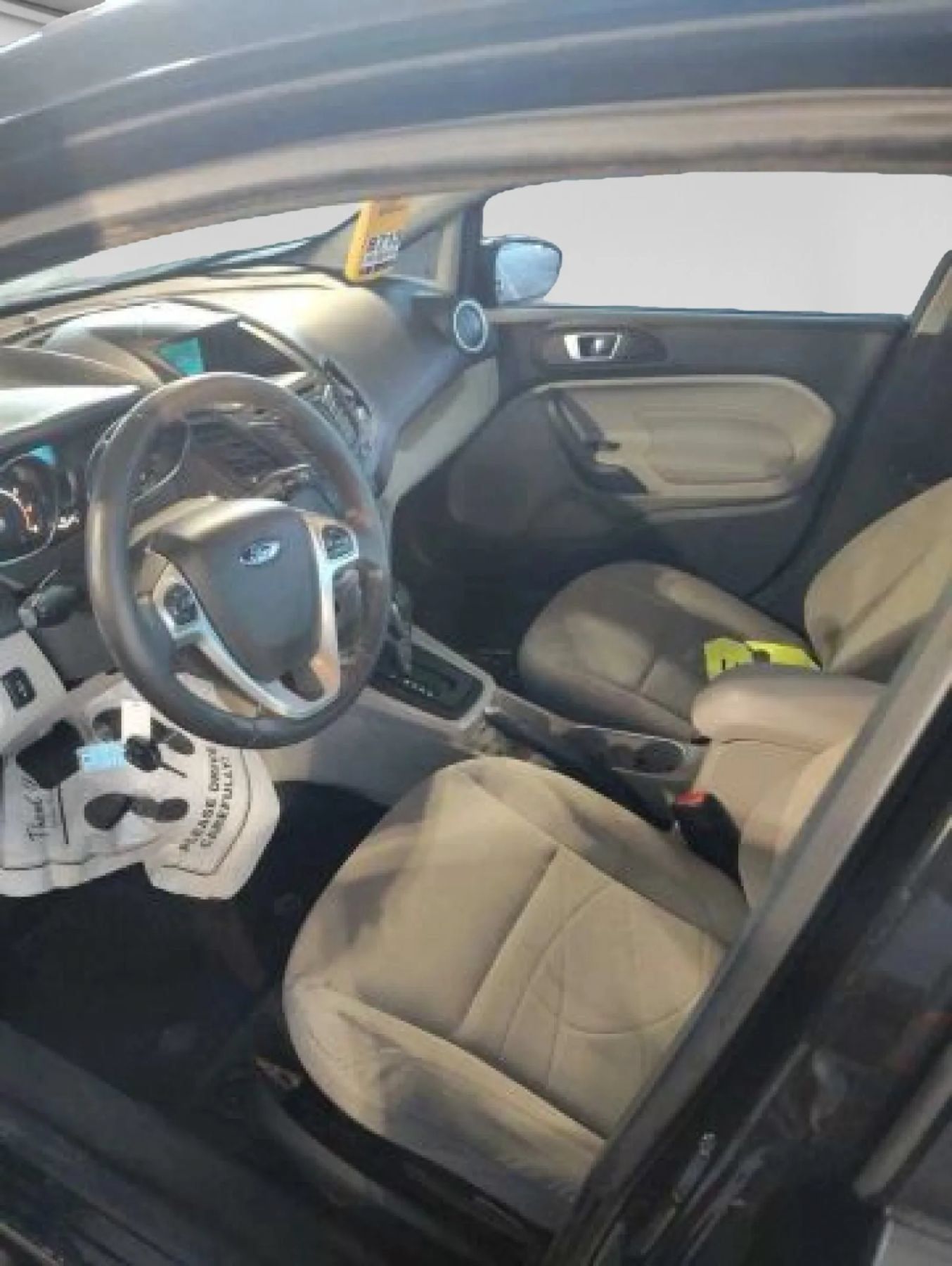 Used 2015 Ford Fiesta SE w/ Comfort Package FWD image 5