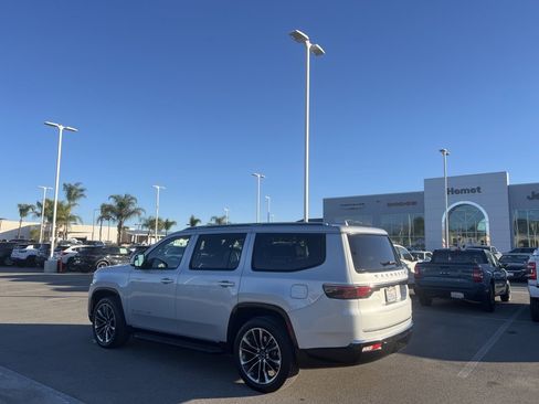 Used 2022 Jeep Wagoneer Series II w/ Premium Group I image 6