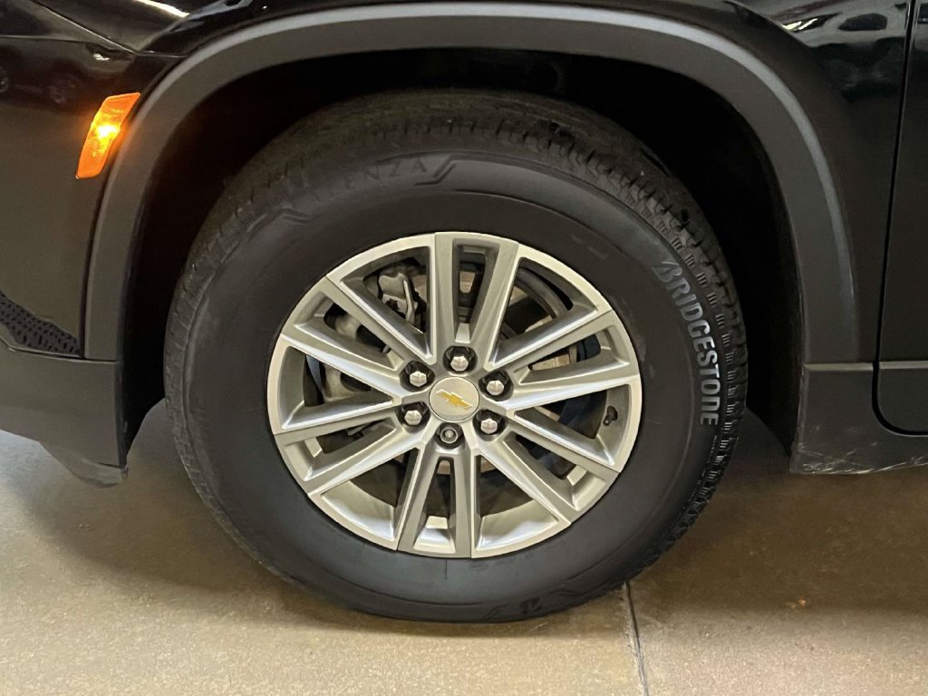 Used 2023 Chevrolet Traverse LT FWD image 8