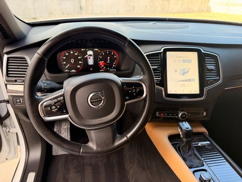 Used 2018 Volvo XC90 T6 Momentum w/ Momentum Plus Package AWD/4WD image 11