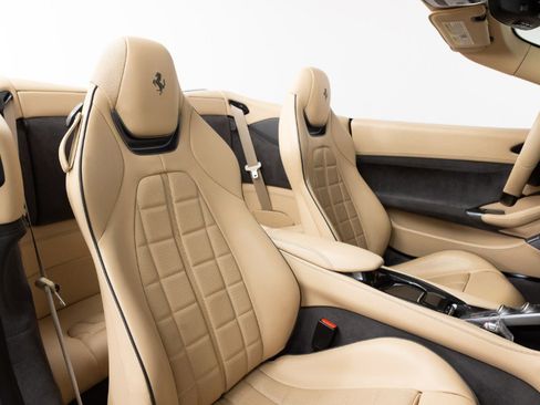 Certified 2019 Ferrari Portofino image 60