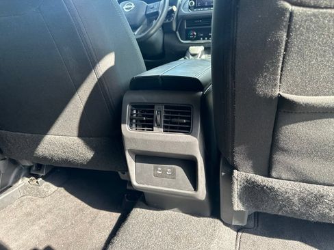 Used 2025 Nissan Rogue SV FWD image 32