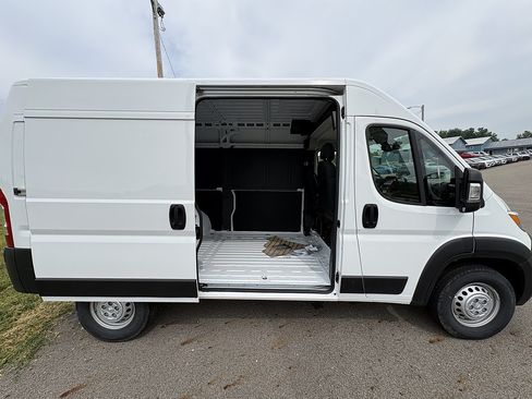 New 2025 RAM ProMaster 2500 FWD image 17
