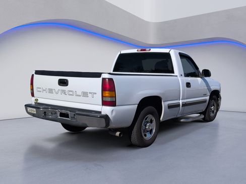 Used 2000 Chevrolet Silverado 1500 2WD Regular Cab w/ Exterior Appearance Pkg image 3