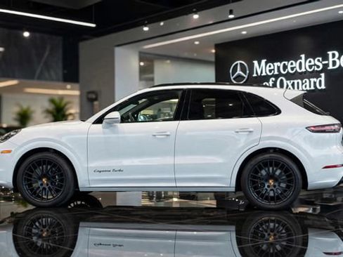 Used 2023 Porsche Cayenne Turbo AWD/4WD image 3