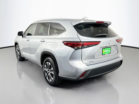 Used 2023 Toyota Highlander XLE FWD image 7