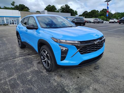 Certified 2024 Chevrolet Trax RS FWD image 3