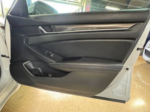 Used 2019 Honda Accord Sport image 10