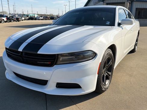 Used 2020 Dodge Charger SXT image 2