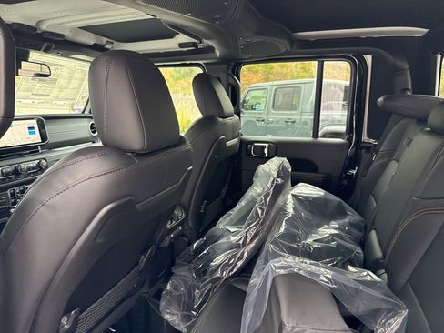 New 2025 Jeep Gladiator Sport image 14