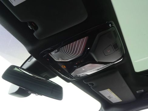 Used 2025 BMW 330i Sedan image 21