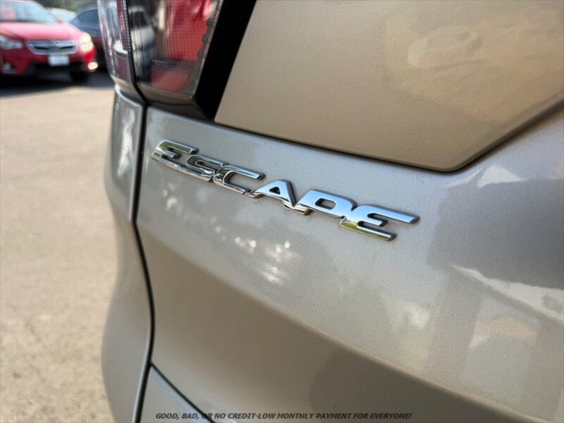 Used 2018 Ford Escape SE w/ Ford Safe & Smart Package AWD/4WD image 28