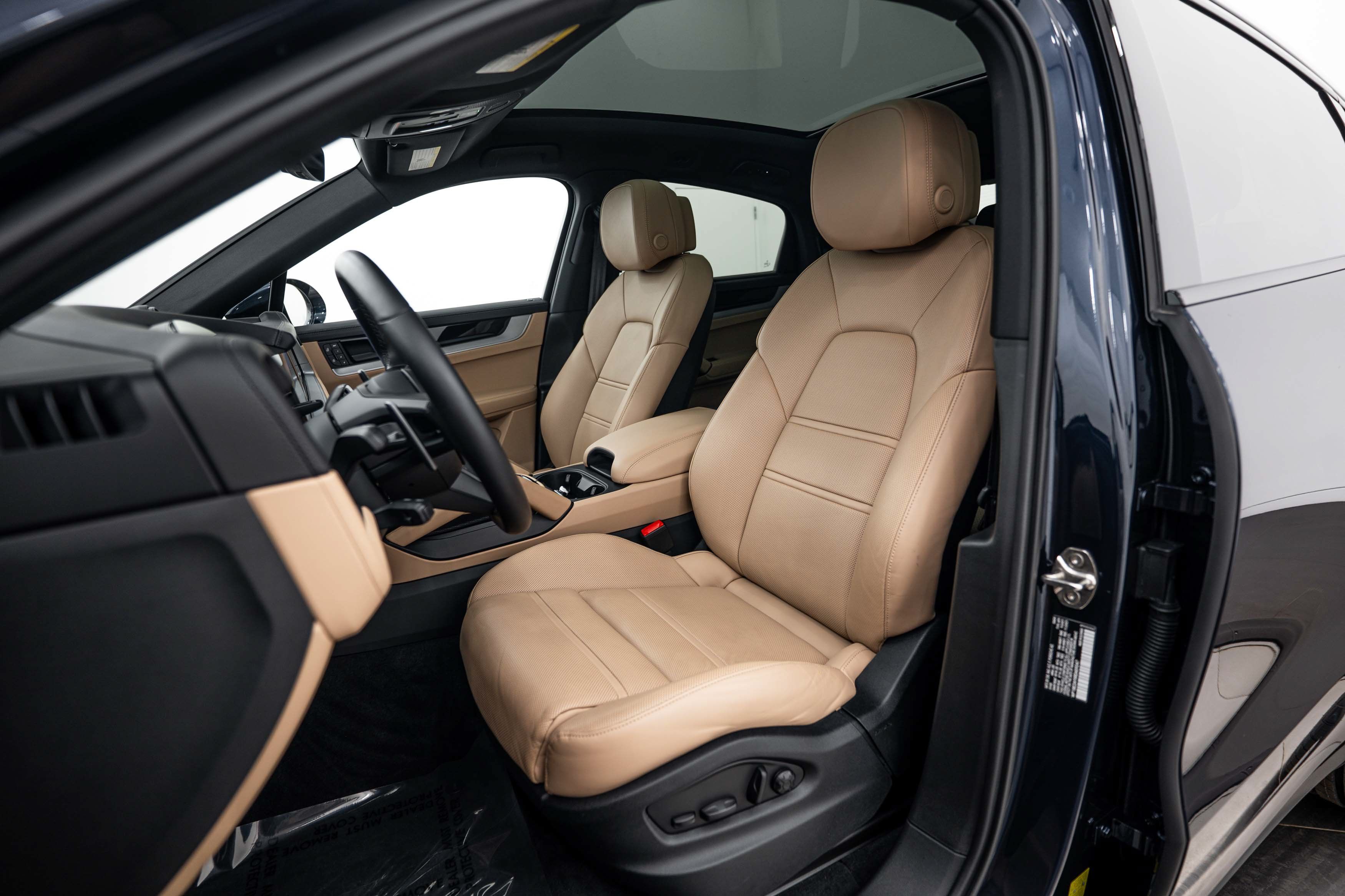 Certified 2024 Porsche Cayenne Coupe AWD/4WD image 5