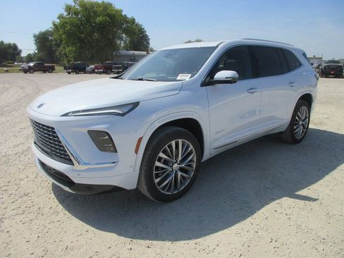New 2026 Buick Enclave Avenir w/ Super Cruise Package FWD image 9