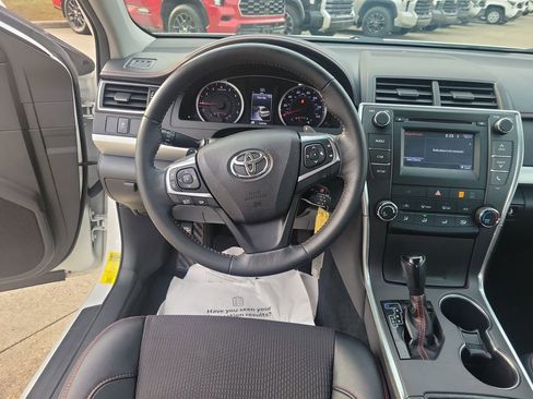 Used 2017 Toyota Camry SE image 21