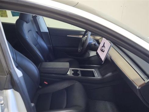 Used 2023 Tesla Model 3 Standard Range RWD image 3