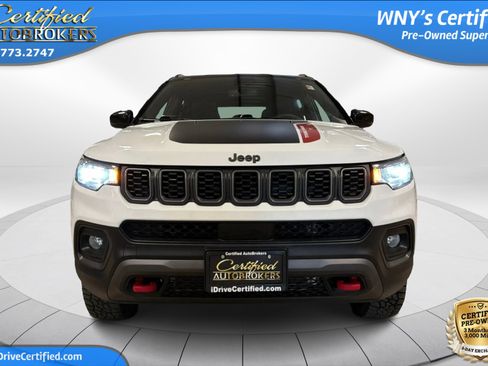 Used 2025 Jeep Compass Trailhawk AWD/4WD image 2