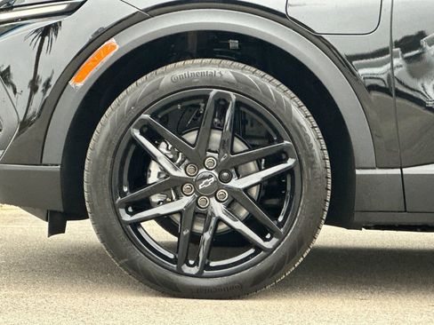 Used 2026 Chevrolet Equinox EV LT image 23