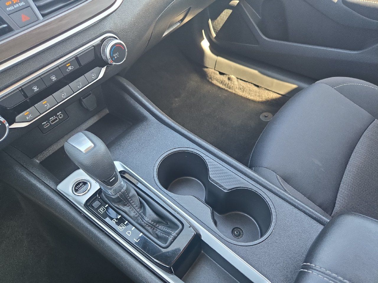 Used 2025 Nissan Altima 2.5 SV FWD image 24