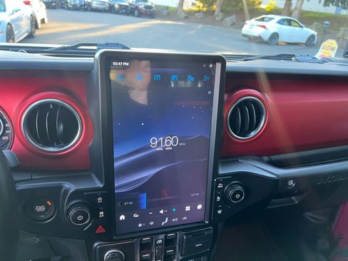 Used 2021 Jeep Wrangler Unlimited Rubicon w/ Xtreme Recon 35" Tire Package image 37