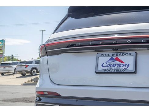 Used 2025 Lincoln Nautilus Black Label AWD/4WD image 29