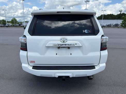 Used 2016 Toyota 4Runner SR5 AWD/4WD image 4