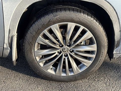 Used 2020 Toyota Highlander Platinum image 9
