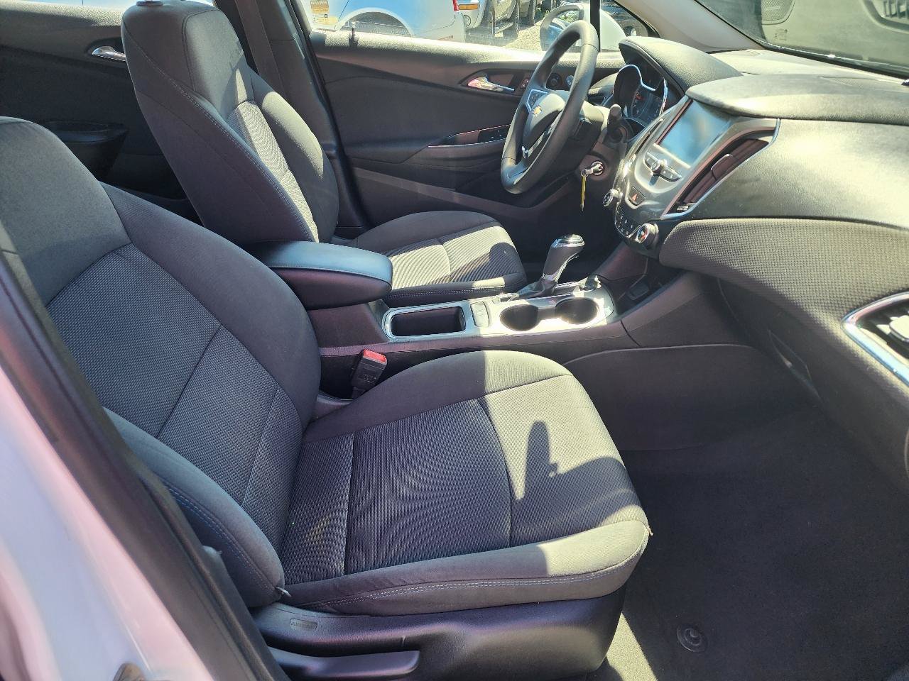 Used 2017 Chevrolet Cruze LT FWD image 26