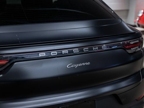 Used 2023 Porsche Cayenne Platinum Edition w/ Towing Package w/o Tow Ball AWD/4WD image 21