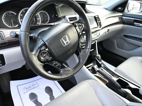 Used 2016 Honda Accord Touring image 11