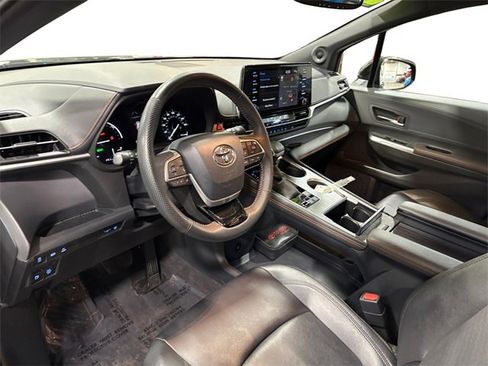 Used 2023 Toyota Sienna XSE image 9
