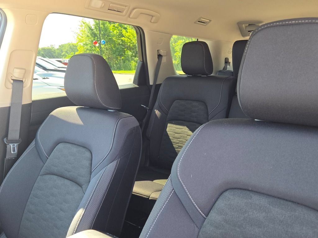 Used 2025 Nissan Pathfinder SV AWD/4WD image 25