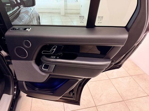 Used 2020 Land Rover Range Rover HSE image 18