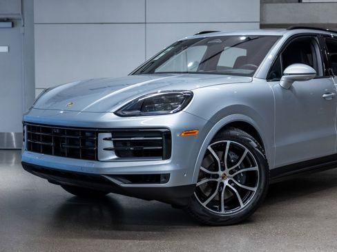 New 2026 Porsche Cayenne image 21