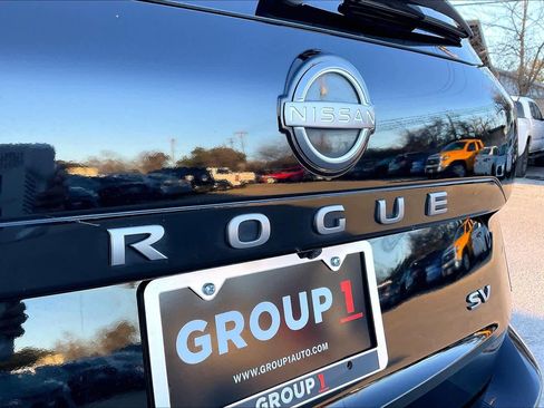 Used 2024 Nissan Rogue SV image 30