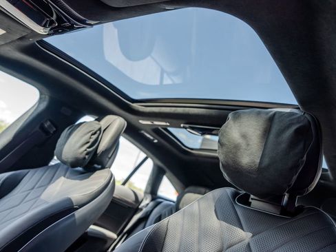 Used 2022 Mercedes-Benz EQS AMG 4MATIC w/ Pinnacle Trim Package image 19