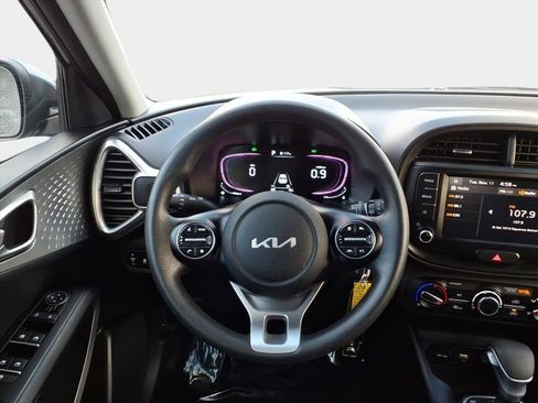 Used 2023 Kia Soul LX image 11