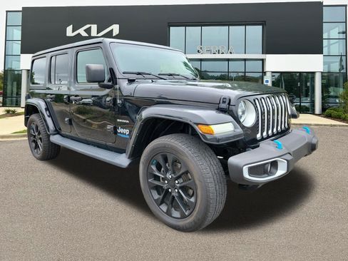 Used 2022 Jeep Wrangler Unlimited Sahara AWD/4WD image 1