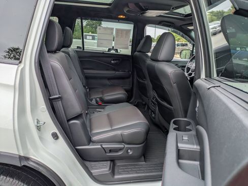 Used 2022 Honda Pilot Black Edition image 37