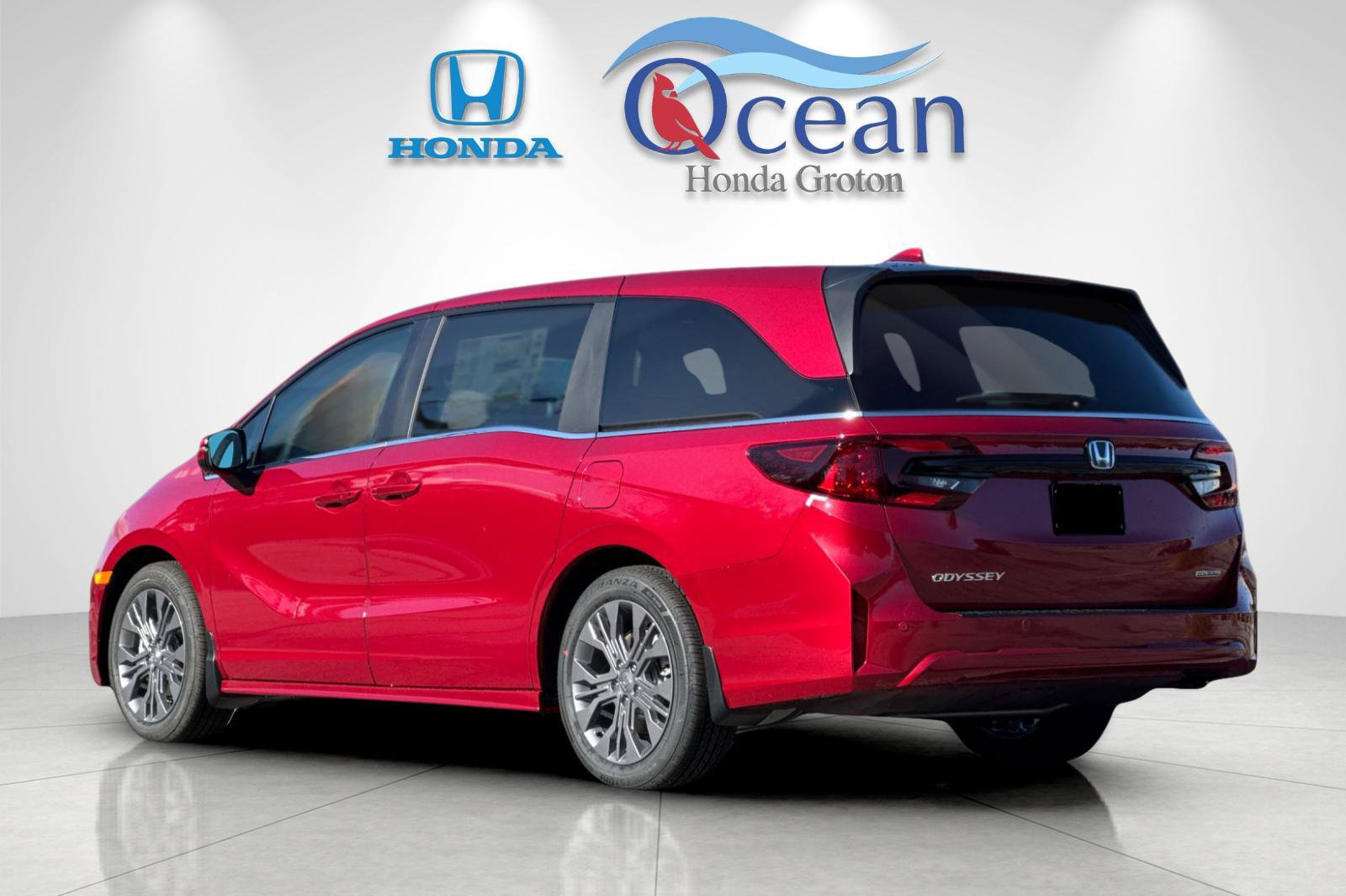 New 2026 Honda Odyssey Touring image 3