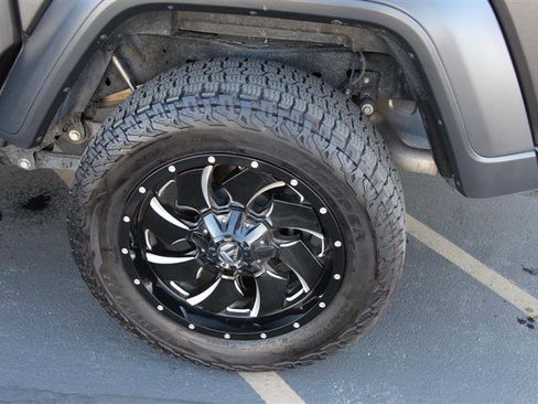 Used 2020 Jeep Gladiator Sport w/ Quick Order Package 24S image 32