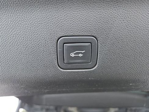 Used 2021 GMC Yukon Denali image 21